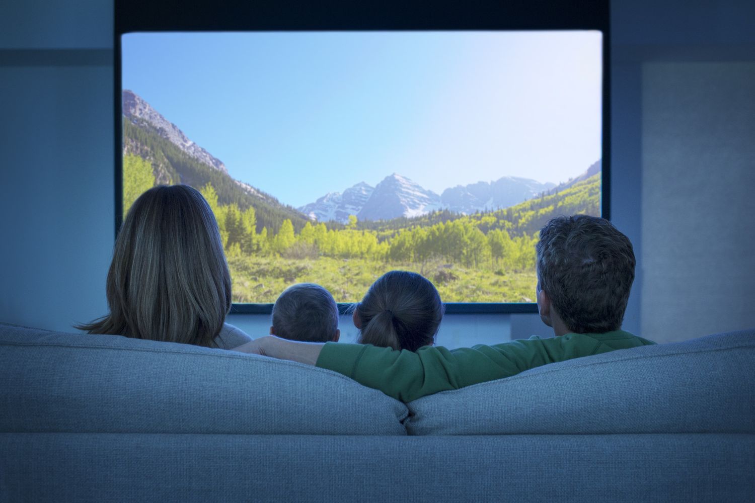 &nbsp;Famiglia davanti alla tv (AGF)