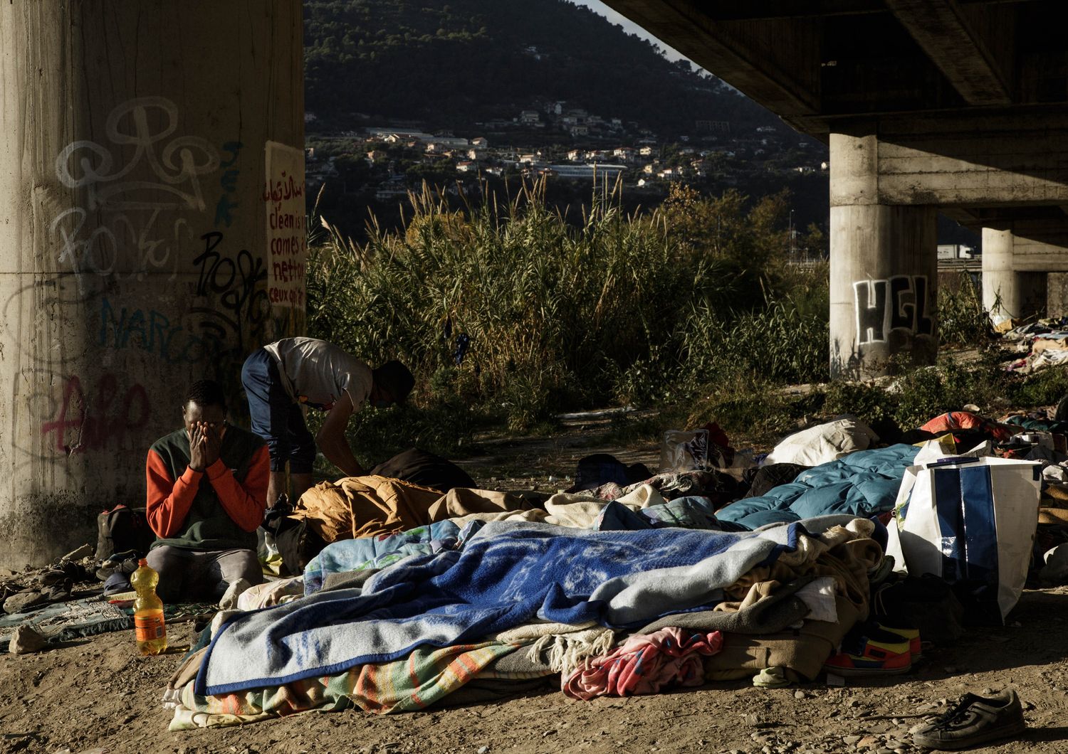 &quot;Ho tentato di passare la frontiera 10 volte. Sono stato fermato, picchiato e rimandato in Italia a piedi&quot;