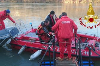 donna salvata tevere vigili del fuoco