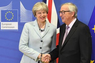 &nbsp;Theresa May e Jean Claude Juncker annunciano l'accordo sulla Brexit