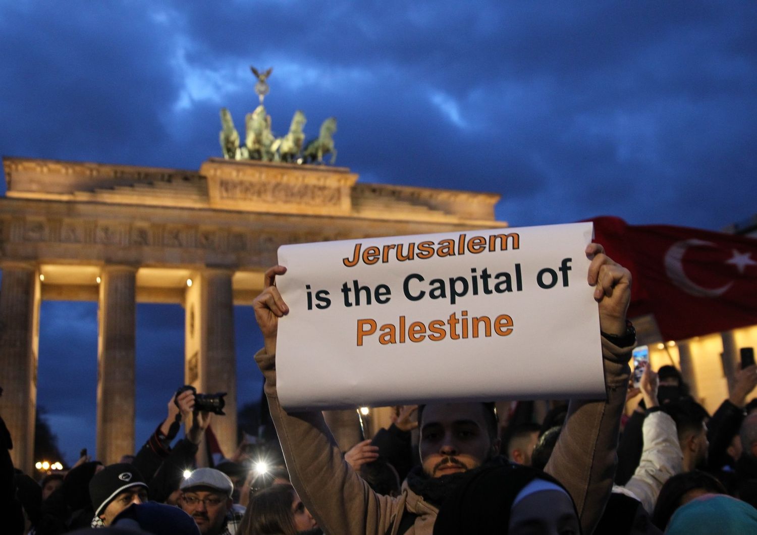 Berlino, manifestazione contro la decisione di Trump di riconoscere Gerusalemme capitale di Israele (Afp)