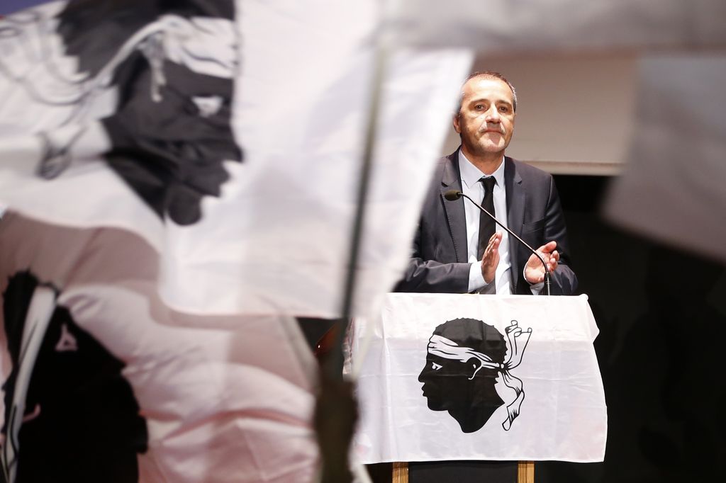 &nbsp;Talamoni durante un comizio