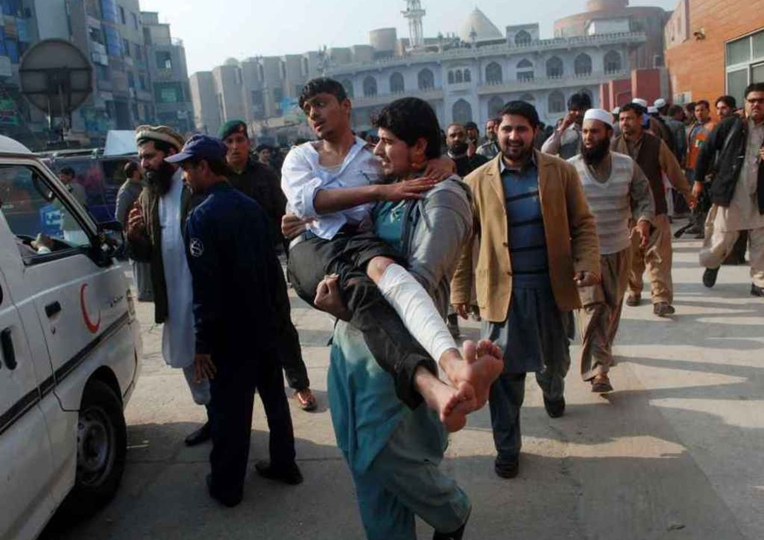 Taliban militants massacre hundreds in Pakistan school