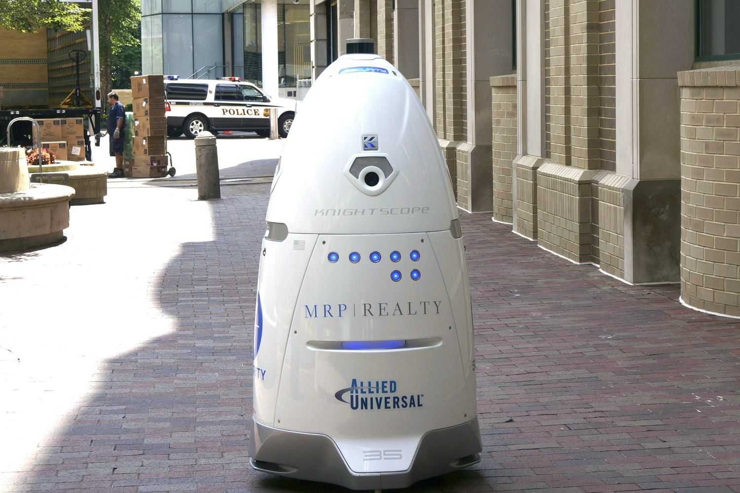 Il robot K9 ripreso per le vie di Washington qualche mese fa