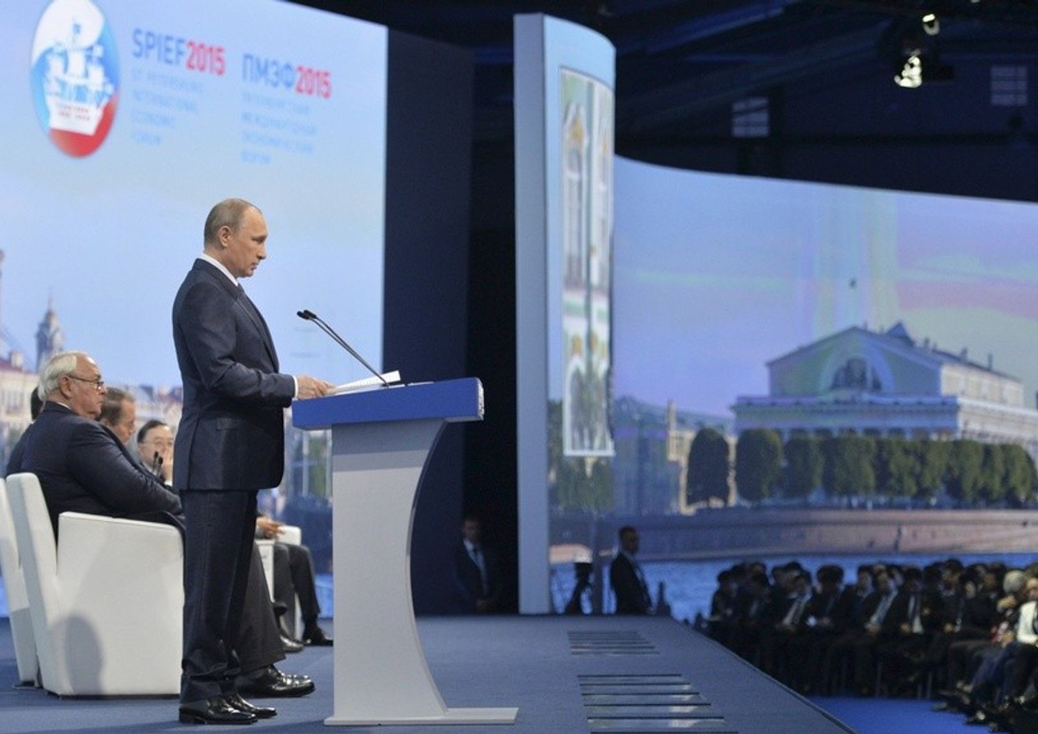 Putin: dalle sanzioni danni all'Europa per 100 miliardi di dollari