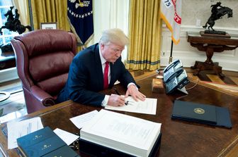 &nbsp;Trump firma la riforma fiscale