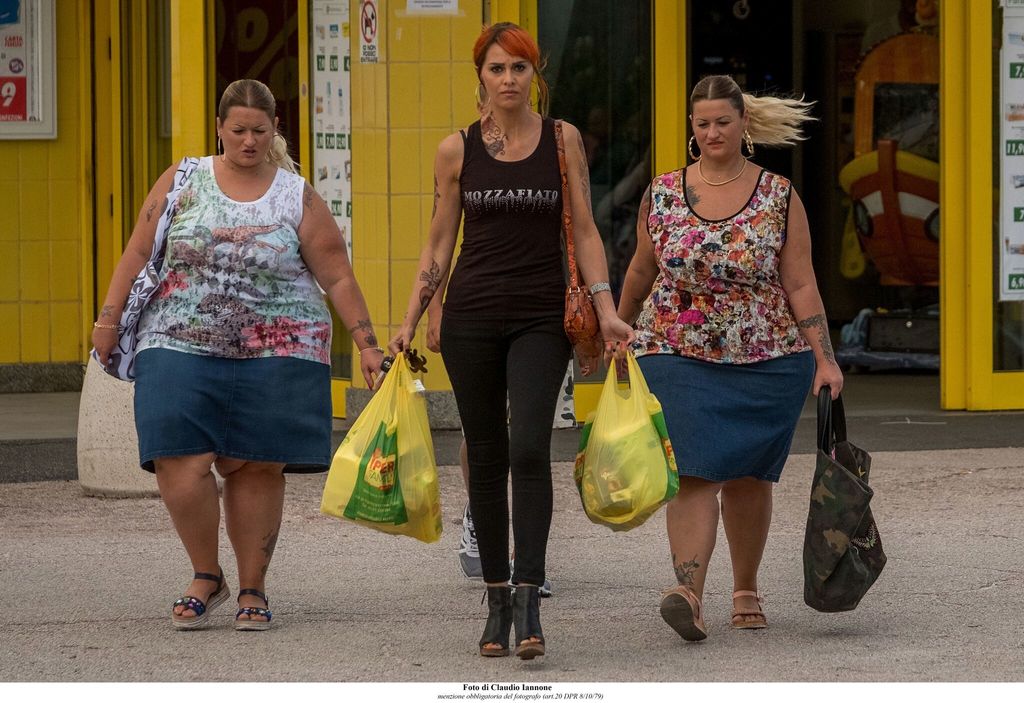 &nbsp;Paola Cortellesi e le gemelle di Bastogi in Come un gatto in tangenziale