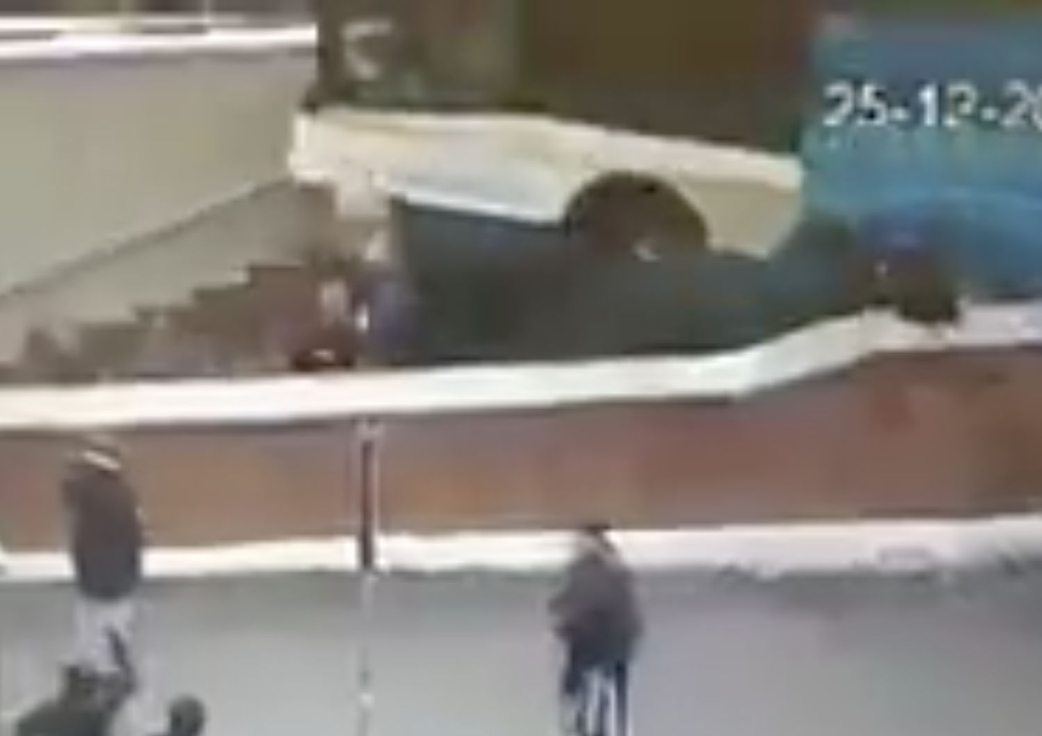 Un autobus si &egrave; schiantato in un sottopasso a Mosca uccidendo 5 persone. Le immagini&nbsp;
