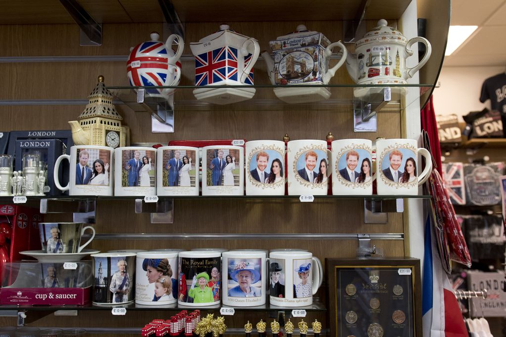 &nbsp;Windsor. I memorabilia di fidanzamento del Prince Harry e Meghan Markle in vendita nei negozi di souvenir. Il principe d'Inghilterra sposer&agrave; la sua fidanzata americana a Windsor, nel maggio 2018