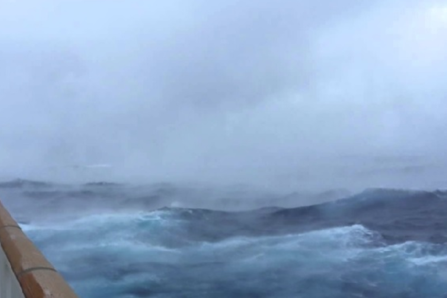 &nbsp;Un'immagine della tempesta Greyson presa da una cabina della Nowegian Breakaway&nbsp;