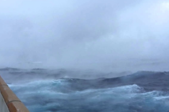 &nbsp;Un'immagine della tempesta Greyson presa da una cabina della Nowegian Breakaway&nbsp;