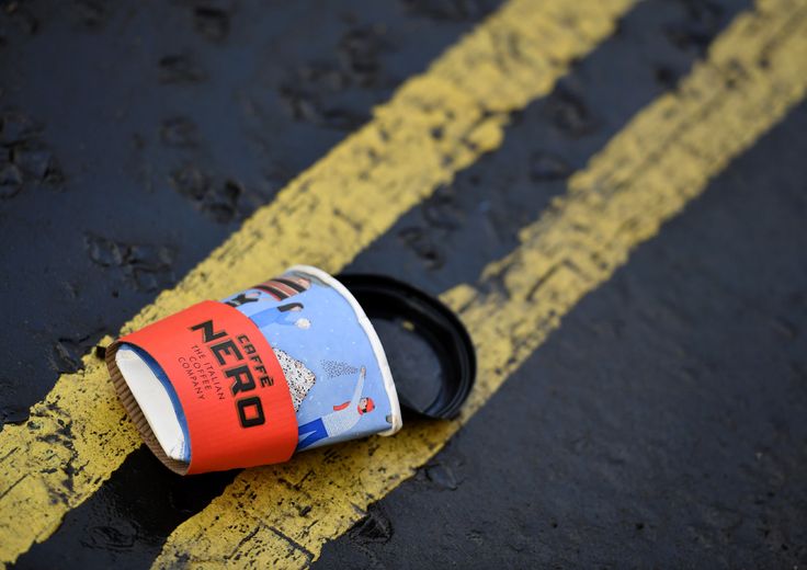 Altro che due centesimi. In Gran Bretagna vogliono far pagare le tazze di&nbsp;Starbucks&nbsp;25 pence