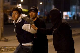 &nbsp;L'arresto di un manifestante a Tunisi