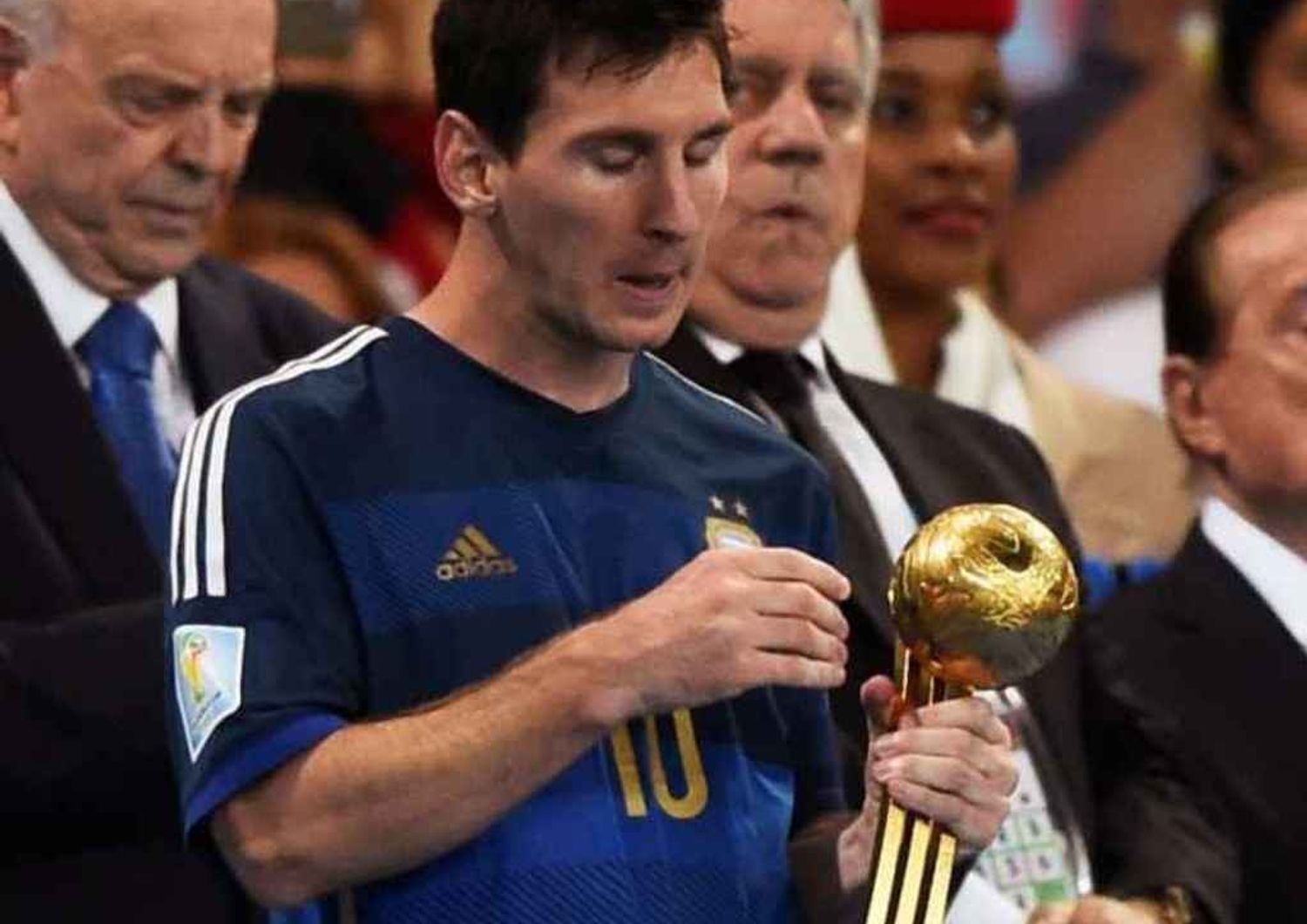 Messi pallone d'oro Fifa: Maradona, "premio dato dagli sponsor"