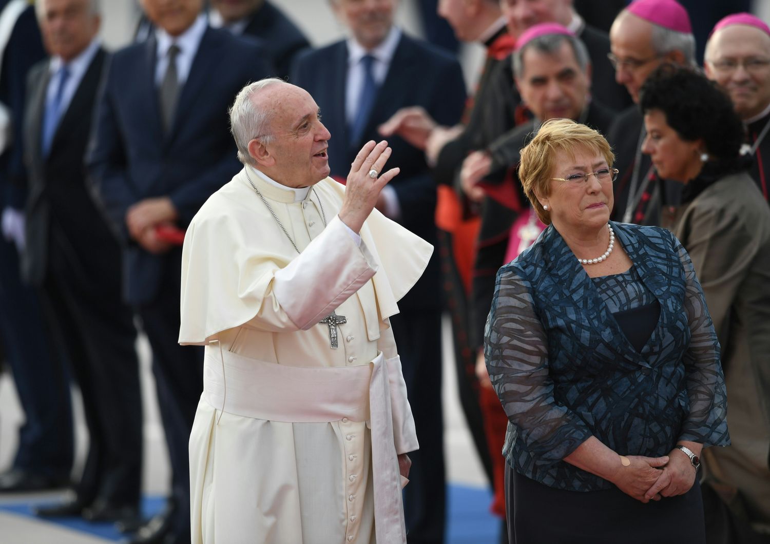 Papa: arriva un&#39;ora prima a Santiago, accolto dalla Bachelet