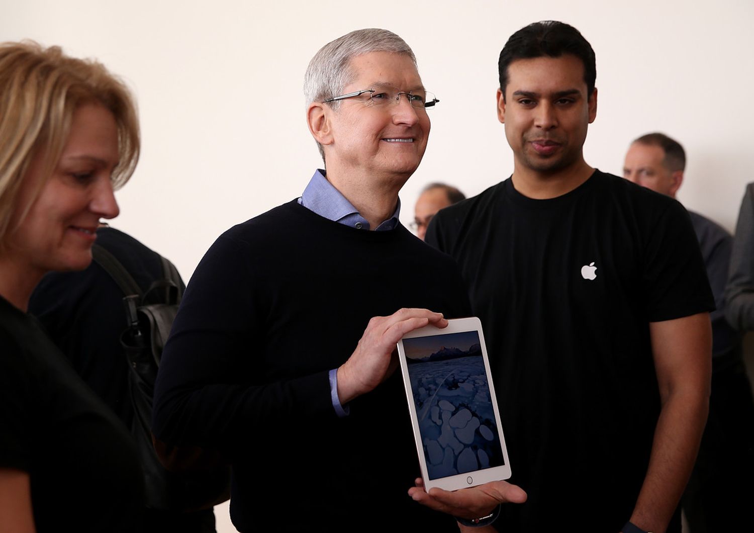 &nbsp;Tim Cook con un iPad