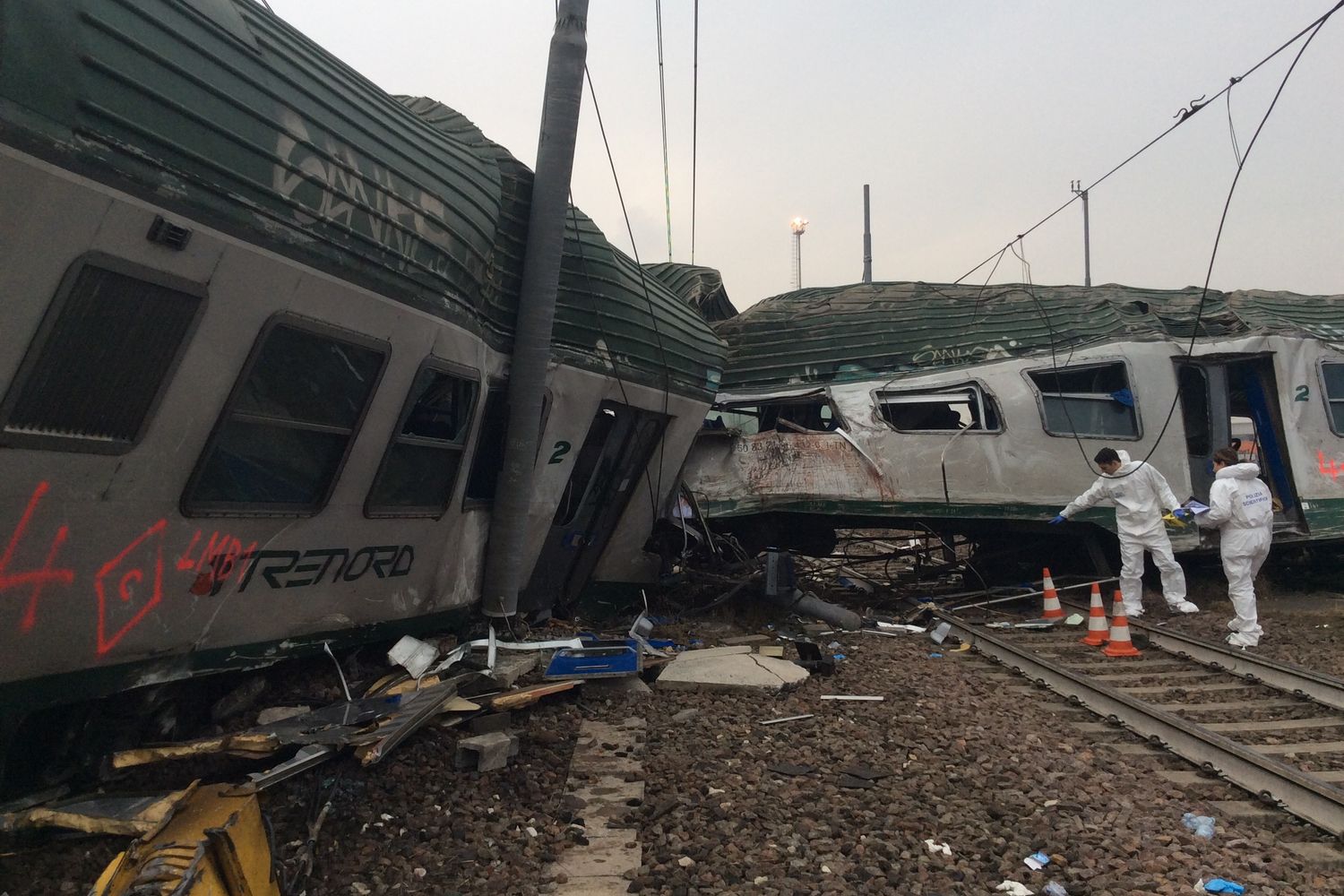 Treno deragliato tra Segrate e Pioltello, polizia scientifica al lavoro (foto Annalisa Cretella &ndash; Agi)&nbsp;