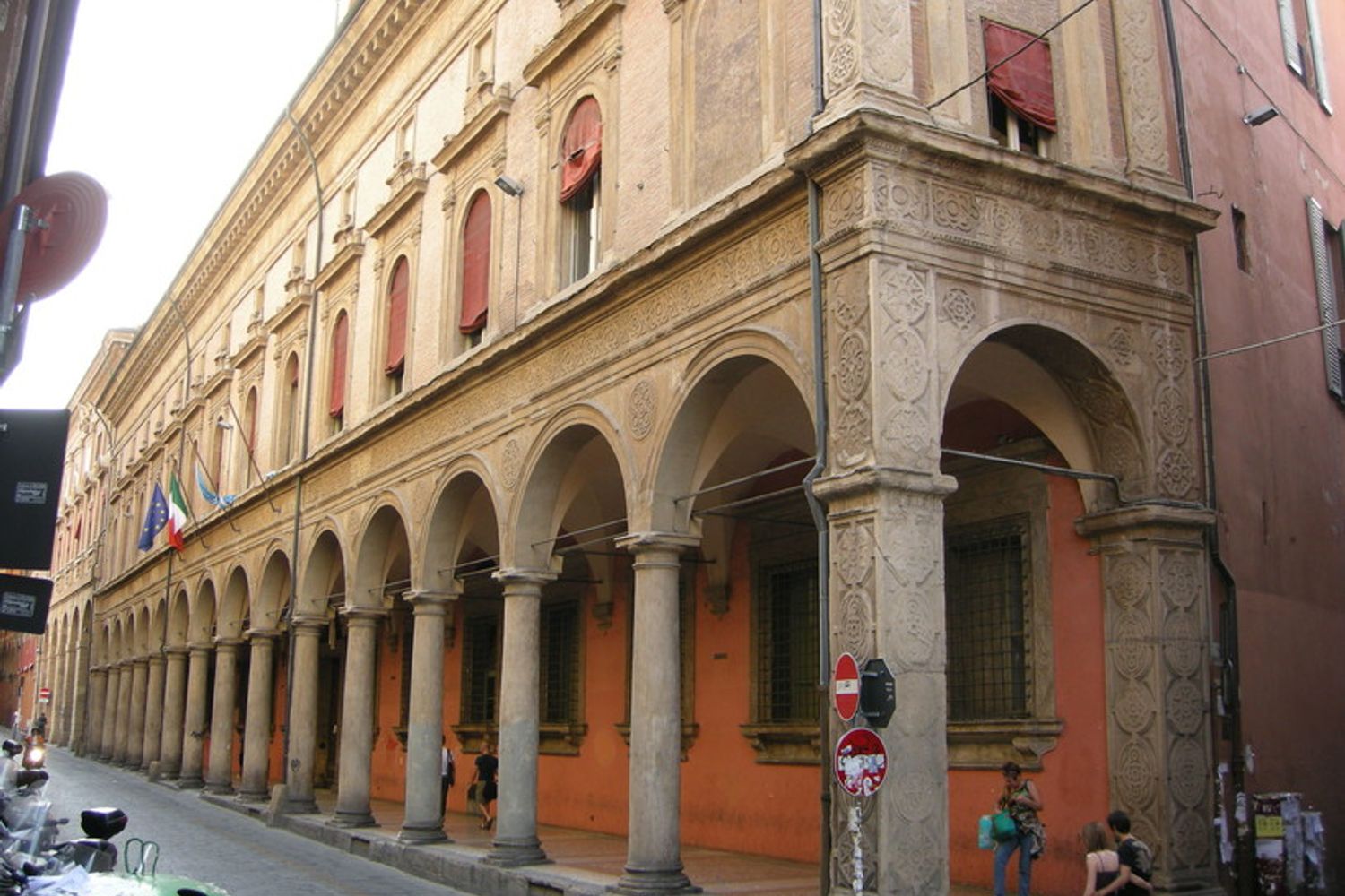 &nbsp;Universit&agrave; &nbsp;Bologna
