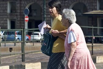 &nbsp;Una badante con la sua assistita