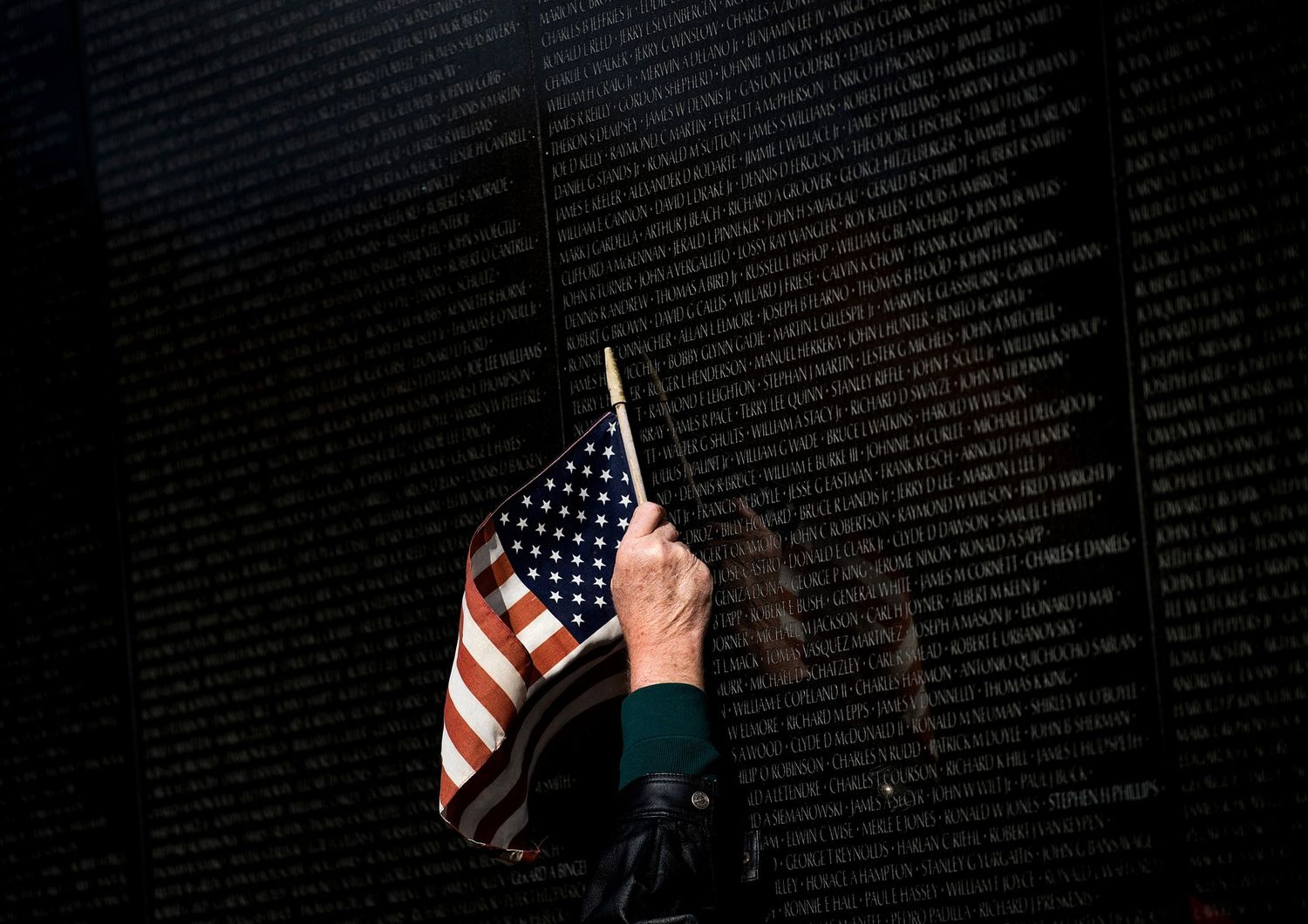 Al memoriale Usa per il Vietnam &egrave; vietato deporre le ceneri