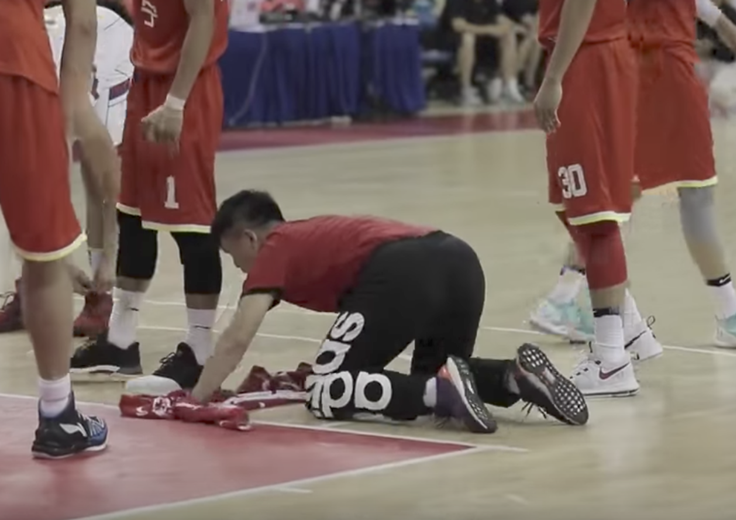 La star del basket cinese è un ragazzo che non tocca palla