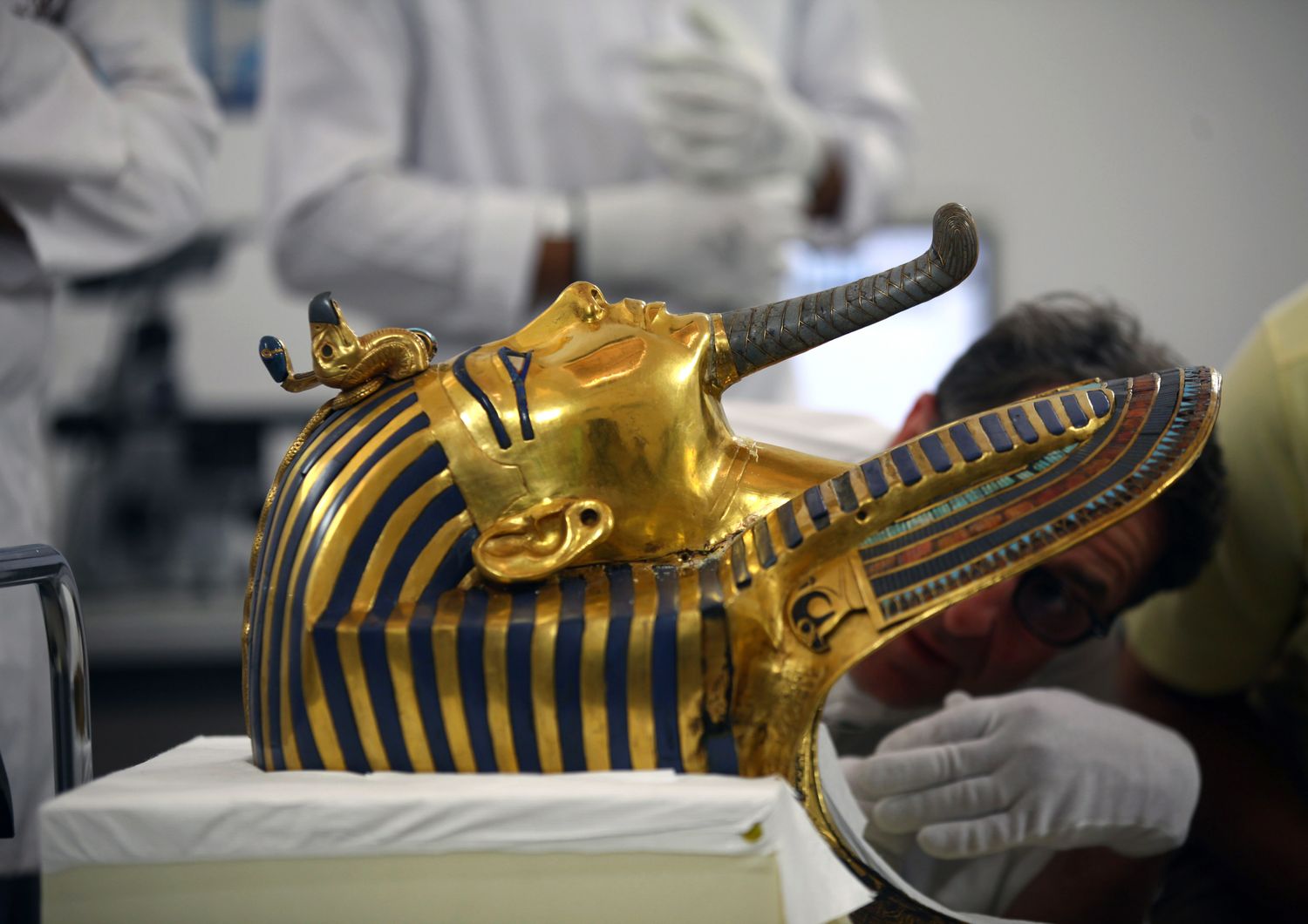 La maschera d'oro di Tutankhamon al Museo Egizio (AGF)