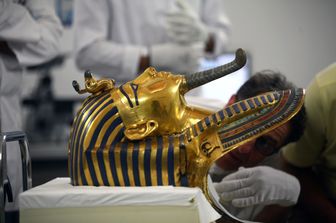La maschera d'oro di Tutankhamon al Museo Egizio (AGF)