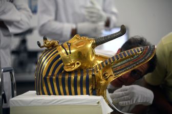 La maschera d'oro di Tutankhamon al Museo Egizio (AGF)