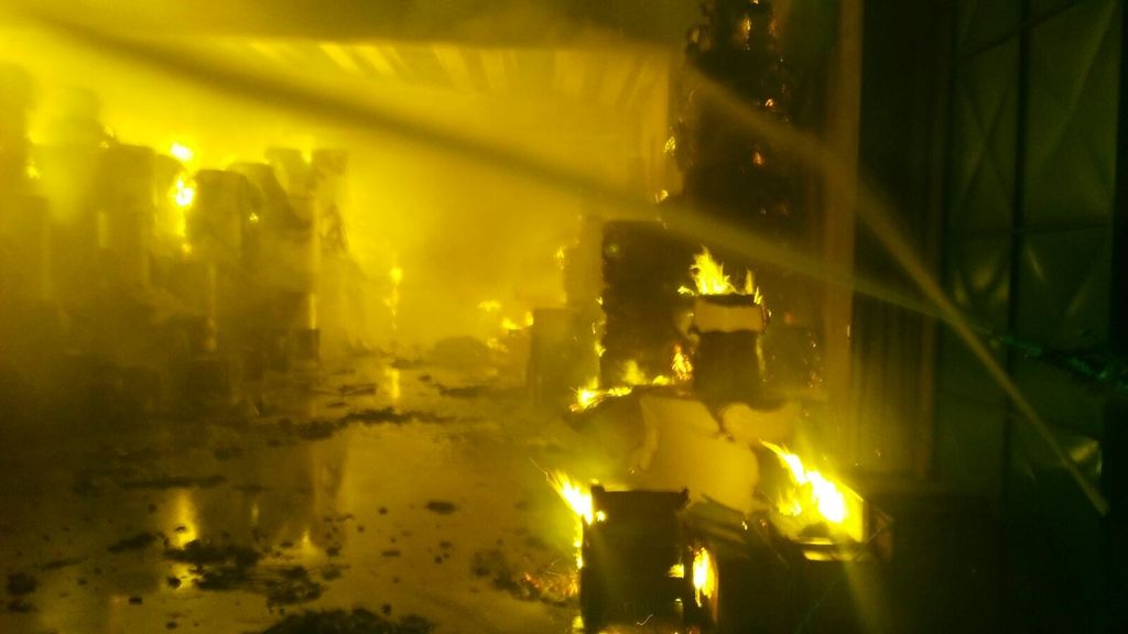 &nbsp; L'incendio nella cartiera di Pomezia