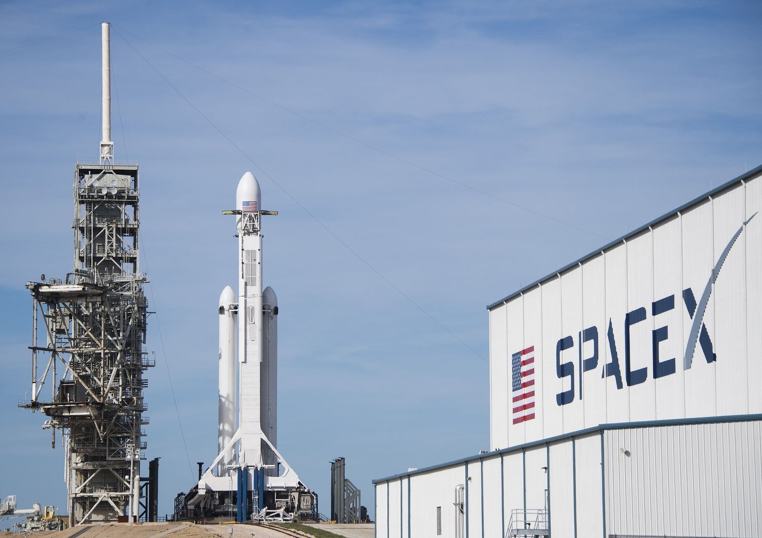 Decolla con successo Falcon Heavy, il razzo pi&ugrave; potente del mondo