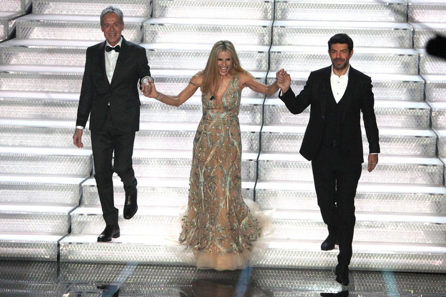 Sanremo 2018 con Baglioni Hunziker e Favino