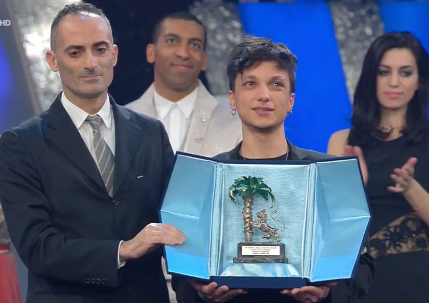 La vittoria di Ultimo e #FavinoNudo. La serata dei duetti di #Sanremo2018&nbsp;su Twitter