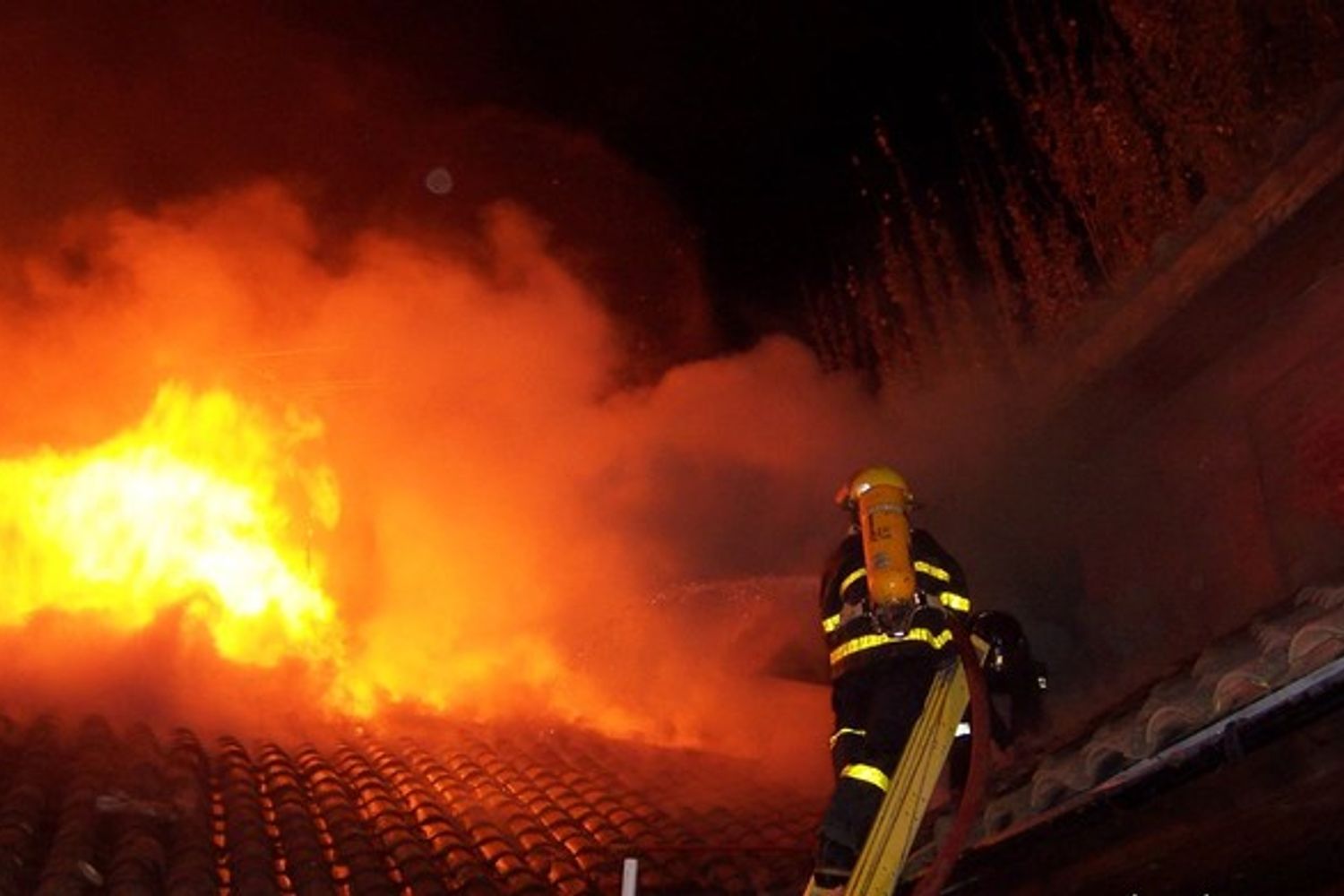 &nbsp;incendio in palazzina