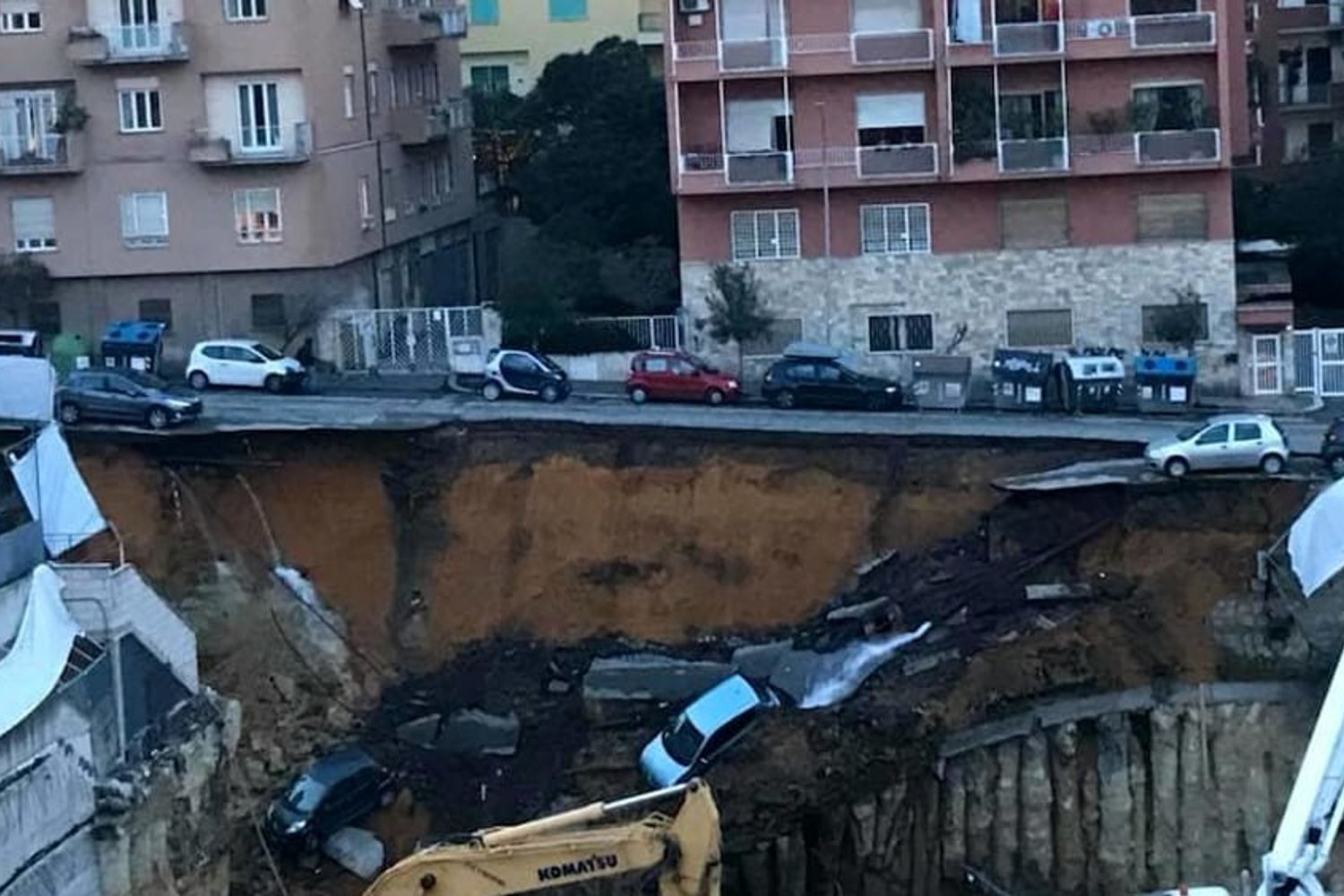 &nbsp;Roma, una maxi voragine si &egrave; aperta in zona Balduina. Inghiottite alcune auto parcheggiate