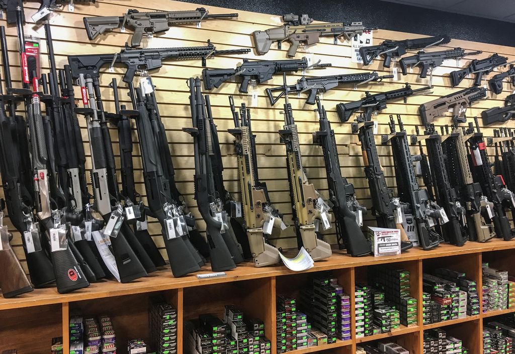 &nbsp;Fucili d'assalto in vendita in una mostra-mercato delle armi a Las Vegas