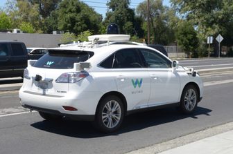 Un'auto di Waymo