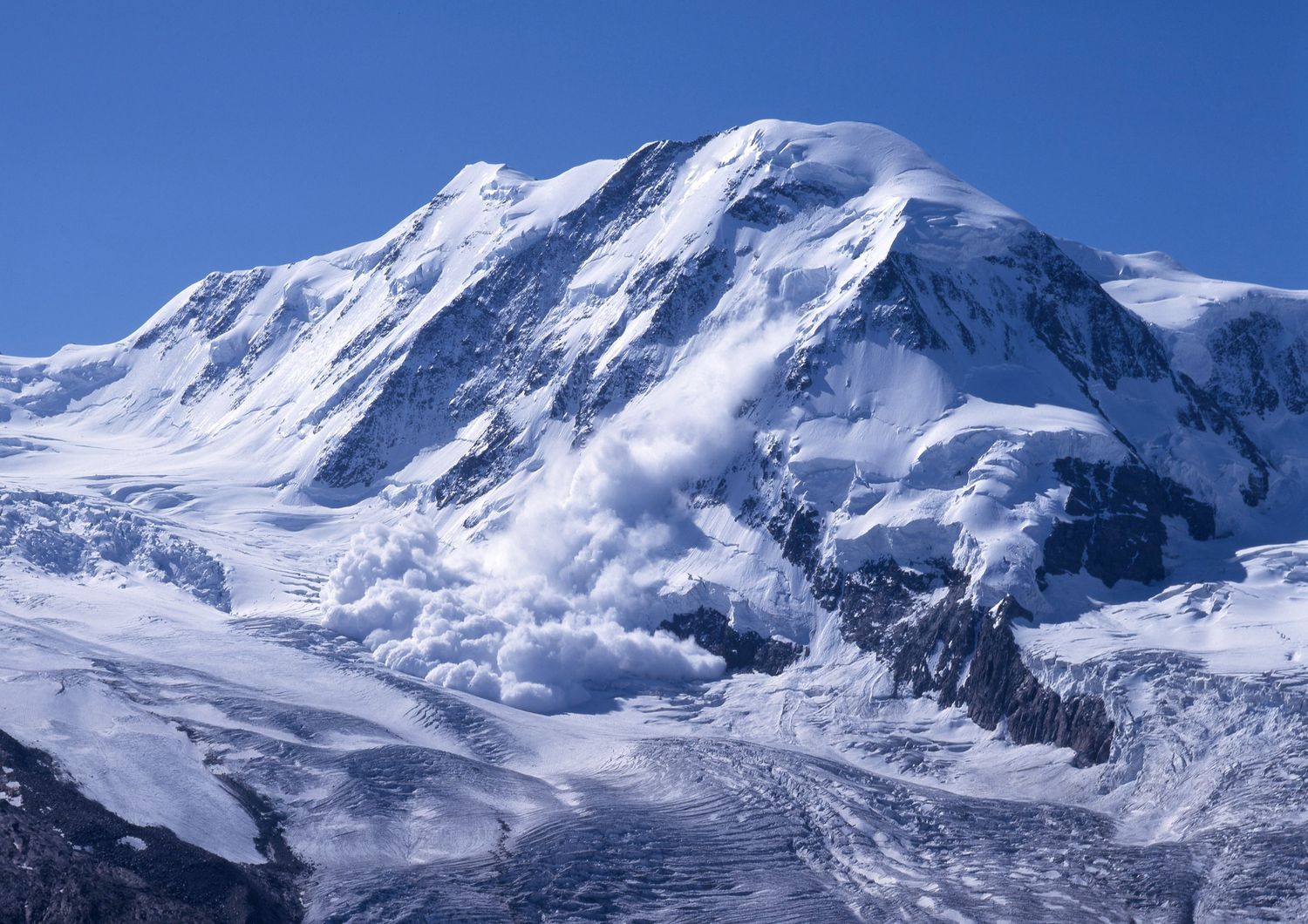 Svizzera: valanga travolge&nbsp;una decina di alpinisti