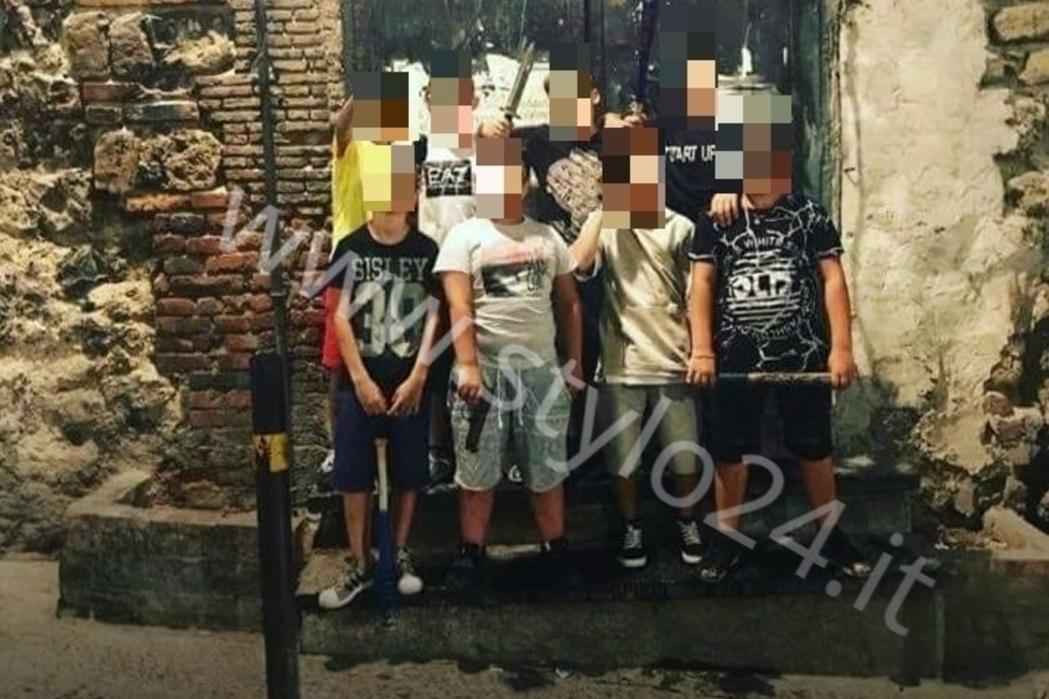 &nbsp;La foto della falsa baby gang diventata virale su Facebook