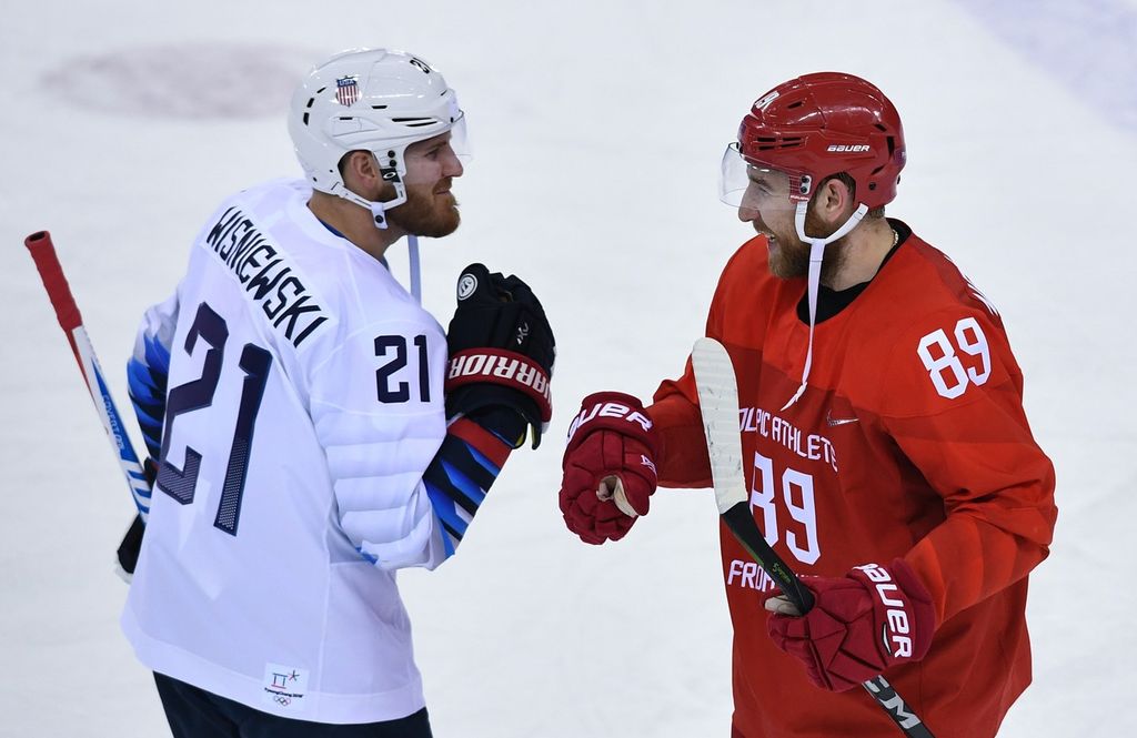 &nbsp;James Wisniewski e Nikita Nesterov
