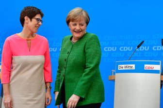 &nbsp;Annegret&nbsp;Kramp-Karranbauer e Angela Merkel