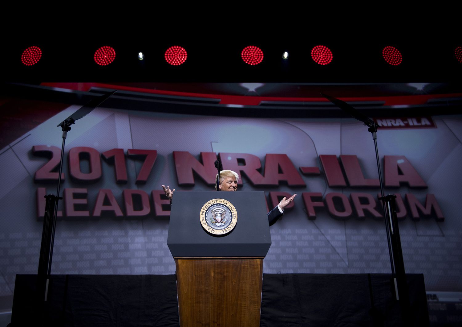 &nbsp;Donald Trump parla a un forum della Nra, l'associazione dei produttori di armi