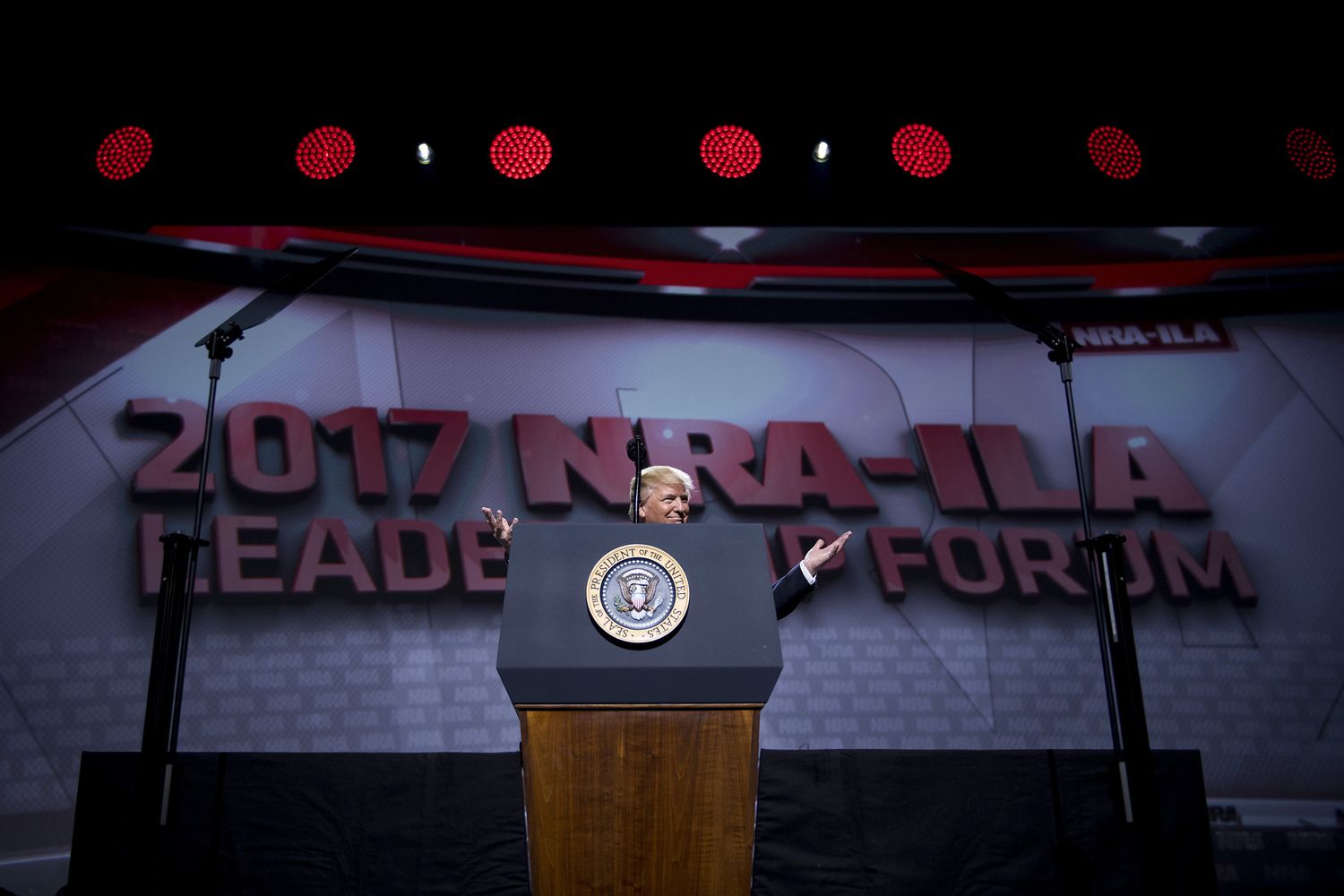 &nbsp;Donald Trump parla a un forum della Nra, l'associazione dei produttori di armi