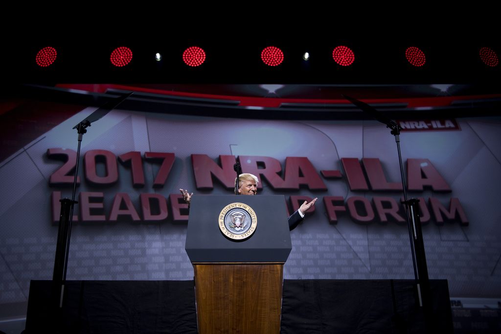 &nbsp;Donald Trump parla a un forum della Nra, l'associazione dei produttori di armi