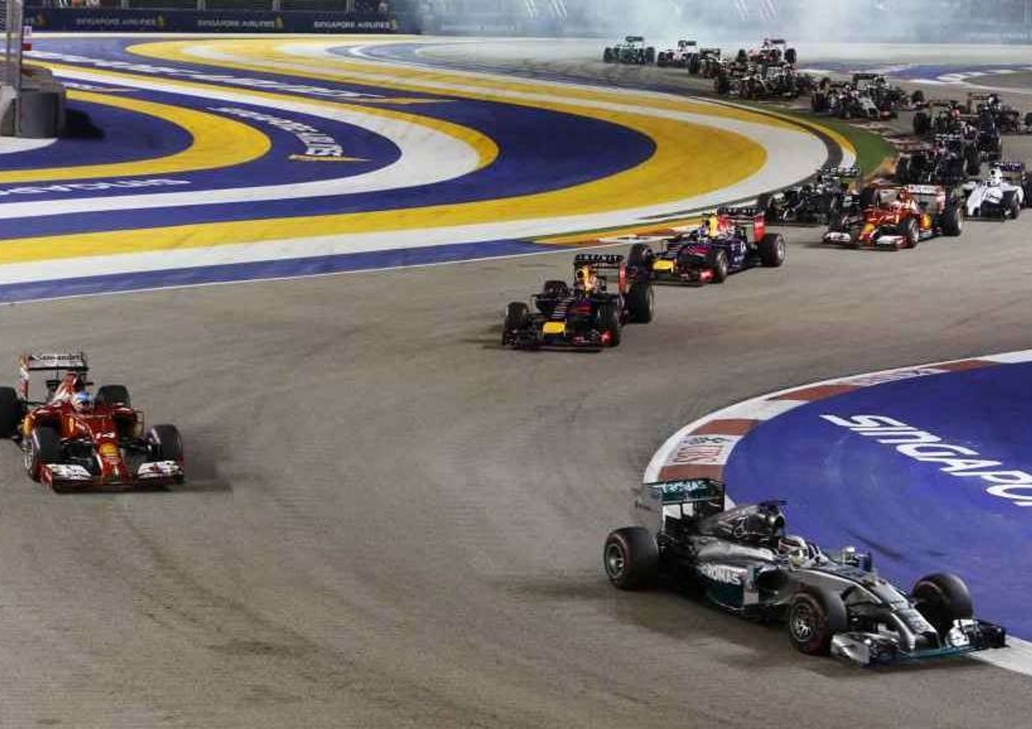 F1: Hamilton domina a Singapore ed e' il nuovo leader