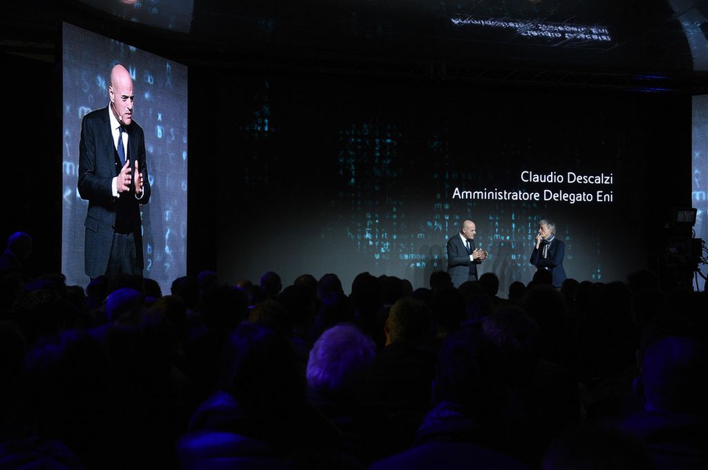 &nbsp;L'ad di Eni, Claudio De Scalzi, e il direttore di Agi, Riccardo Luna, durante la presentazione del nuovo supercomputer HPC4