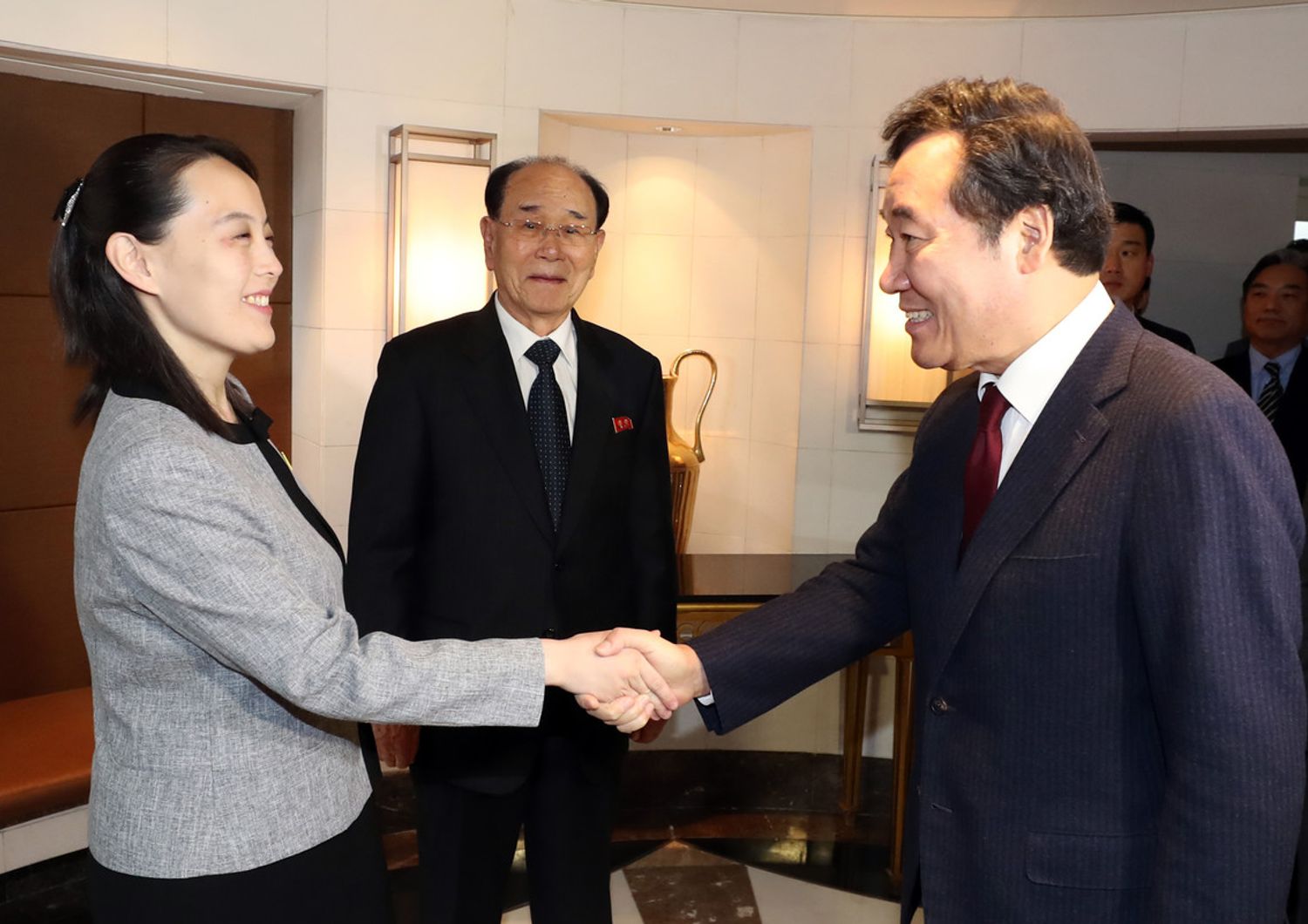 &nbsp;Kim Yo-jong, sorella del dittatore Kim-Jong-un, con il primo ministro della Corea del Sud,&nbsp;Lee Nak-yon