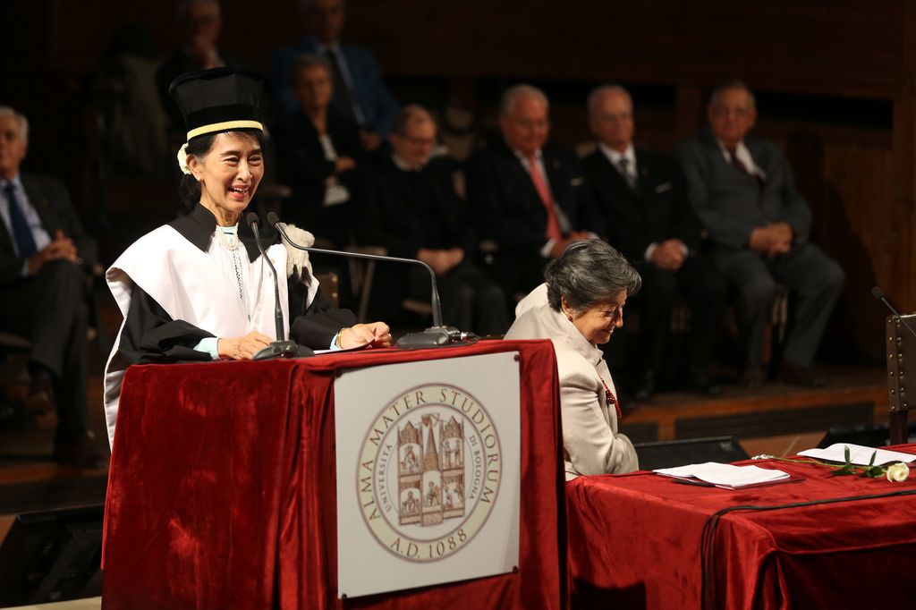&nbsp;La consegna della laurea honoris causae a Aung San Suu Kyi all'universit&agrave; di Bologna