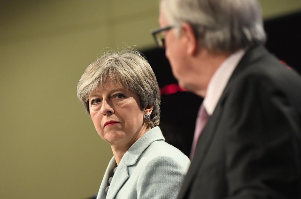 &nbsp;Theresa May e Jean-Claude Juncker