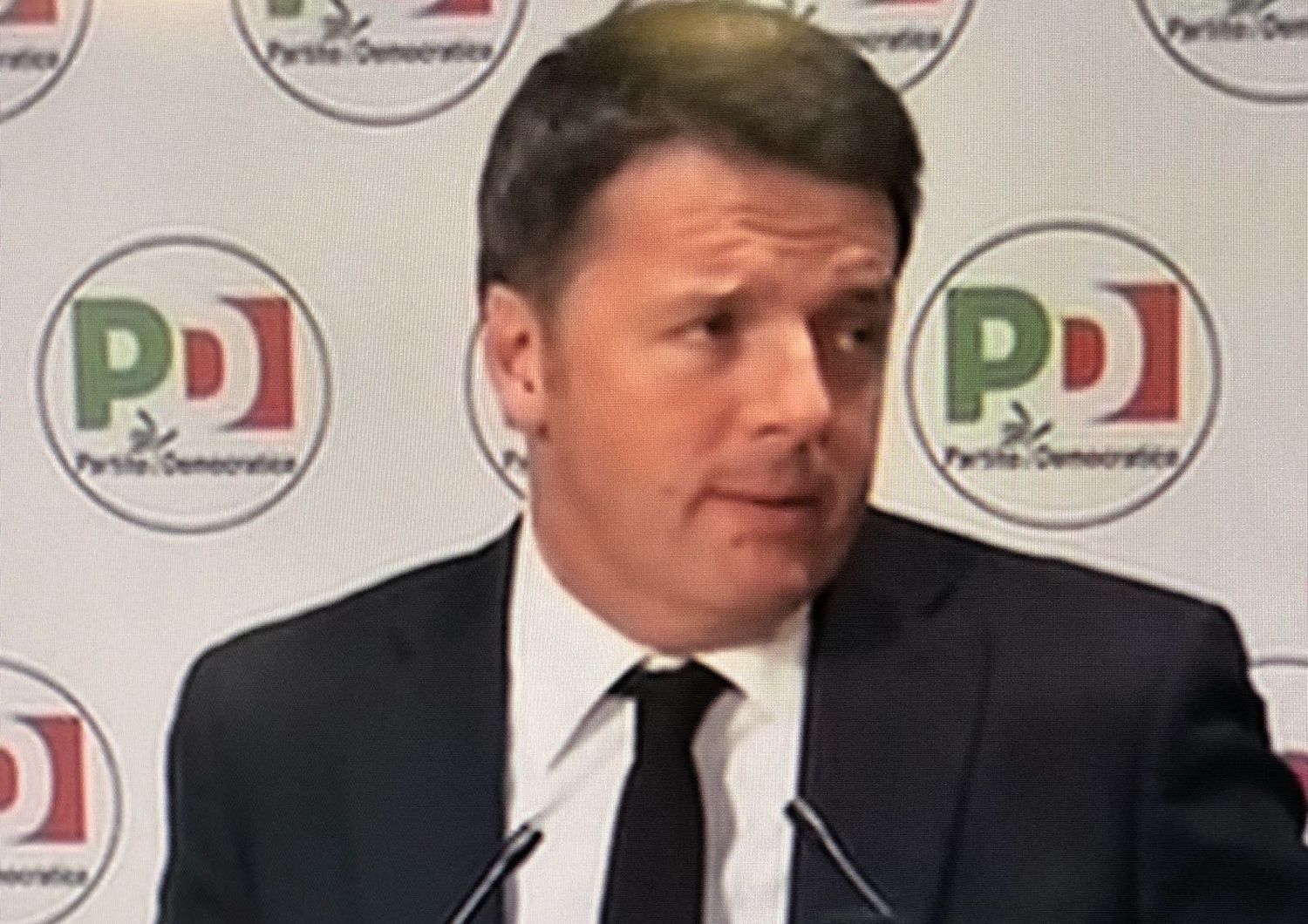 Renzi lascia la guida del Pd. &quot;Niente inciuci, n&egrave; un reggente, ma un congresso vero&quot;