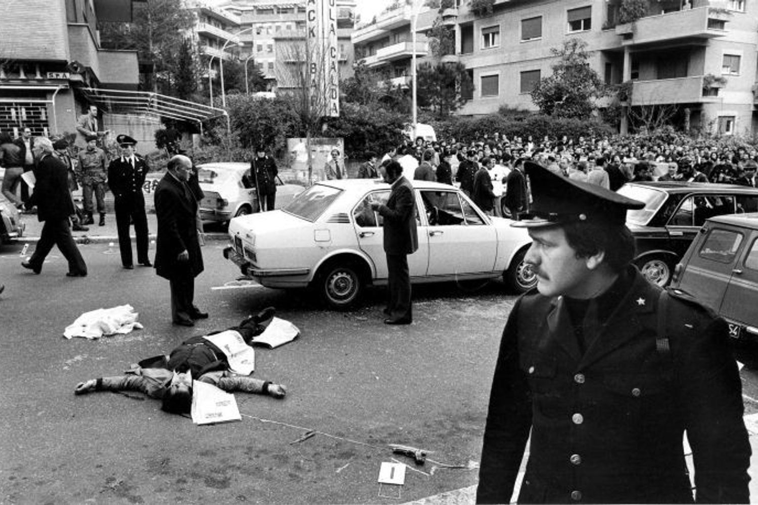 &nbsp; Via Fani, l'onorevole Moro viene rapito dalle BR, il foto il luogo dell'attentato